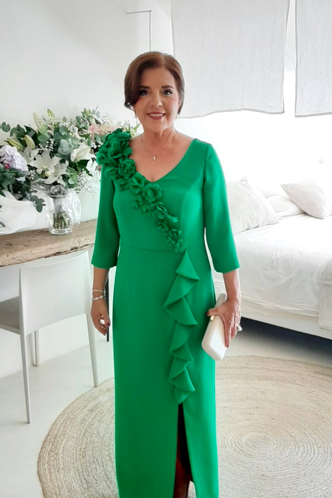 Madrina de boda con vestido de Asun Landa