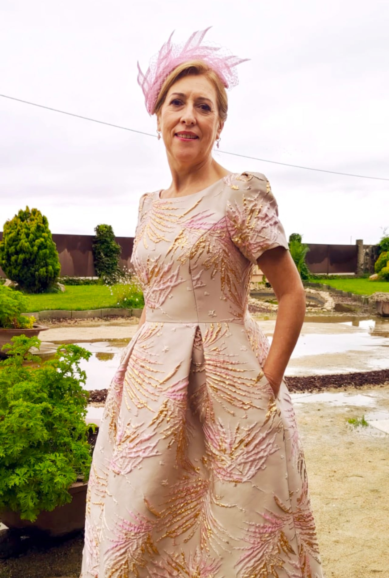 Madrina de boda con vestido de Asun Landa