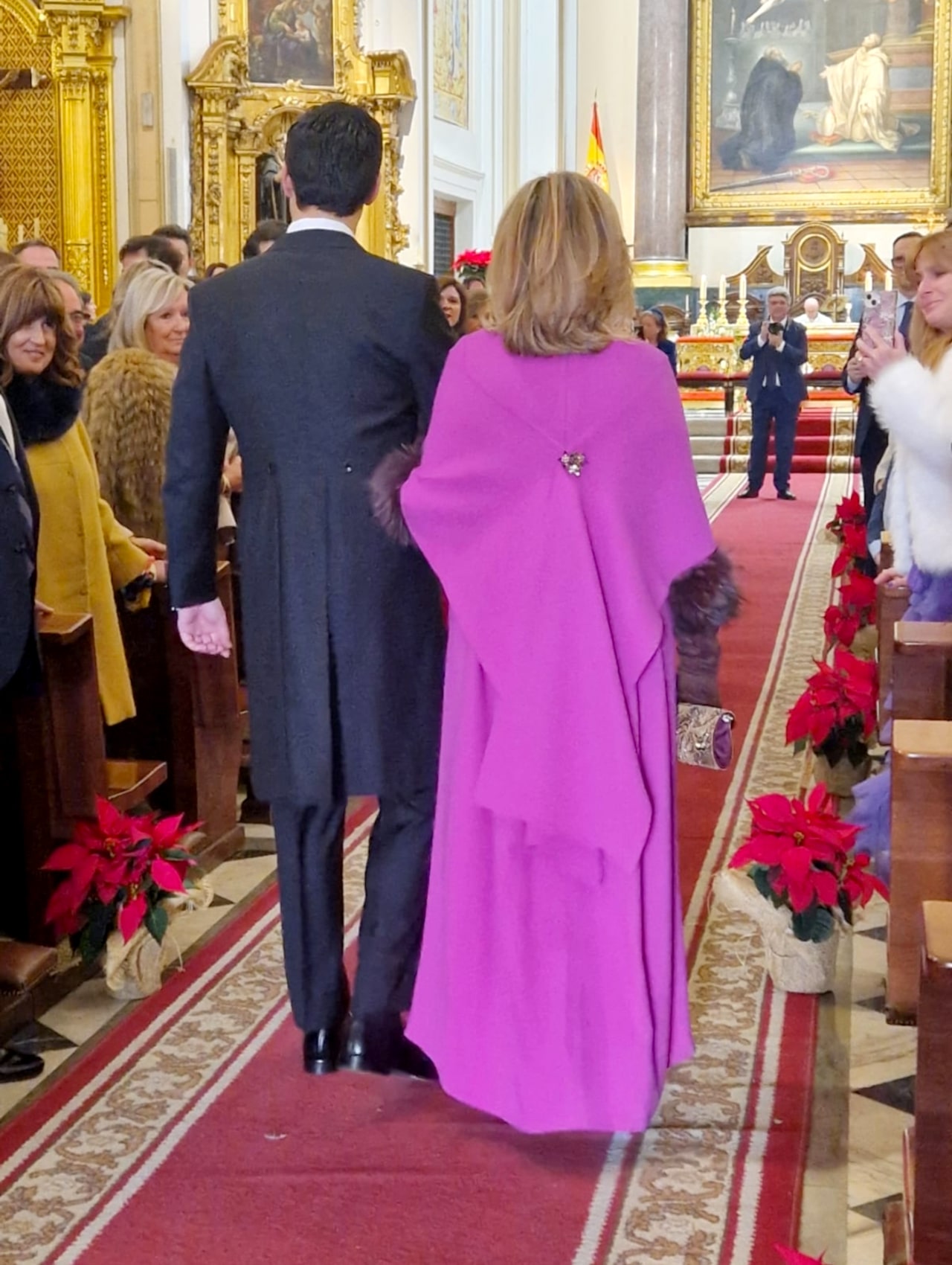 Madrina de boda con vestido de Asun Landa