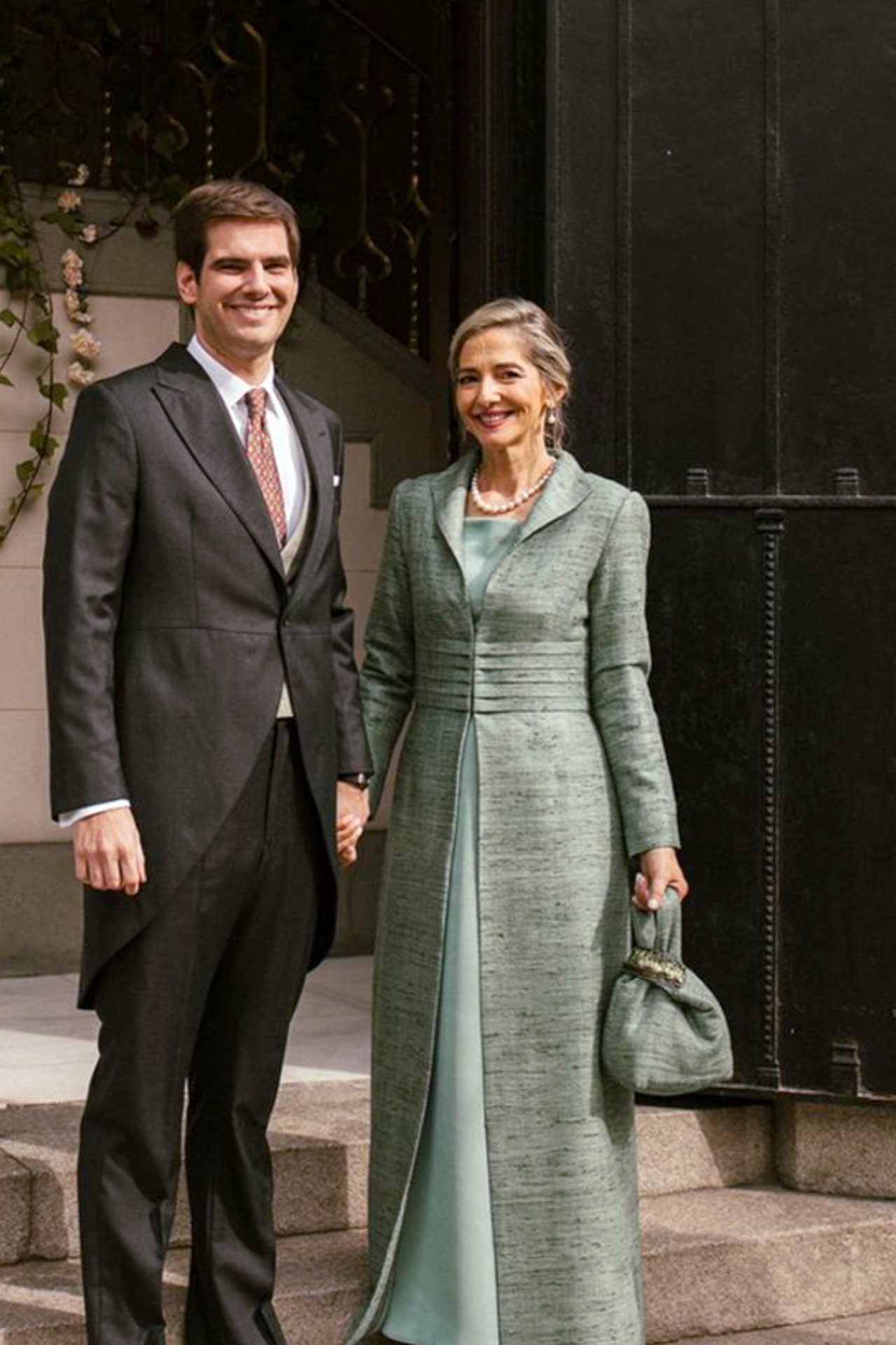 Madrina de boda con vestido de Asun Landa