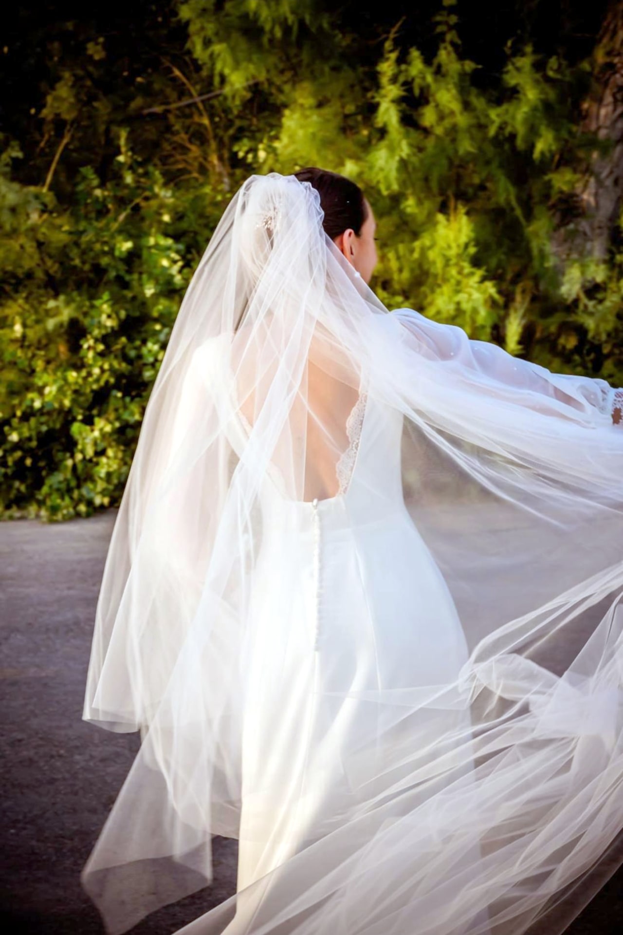 Novia con un vestido de Asun Landa Atelier