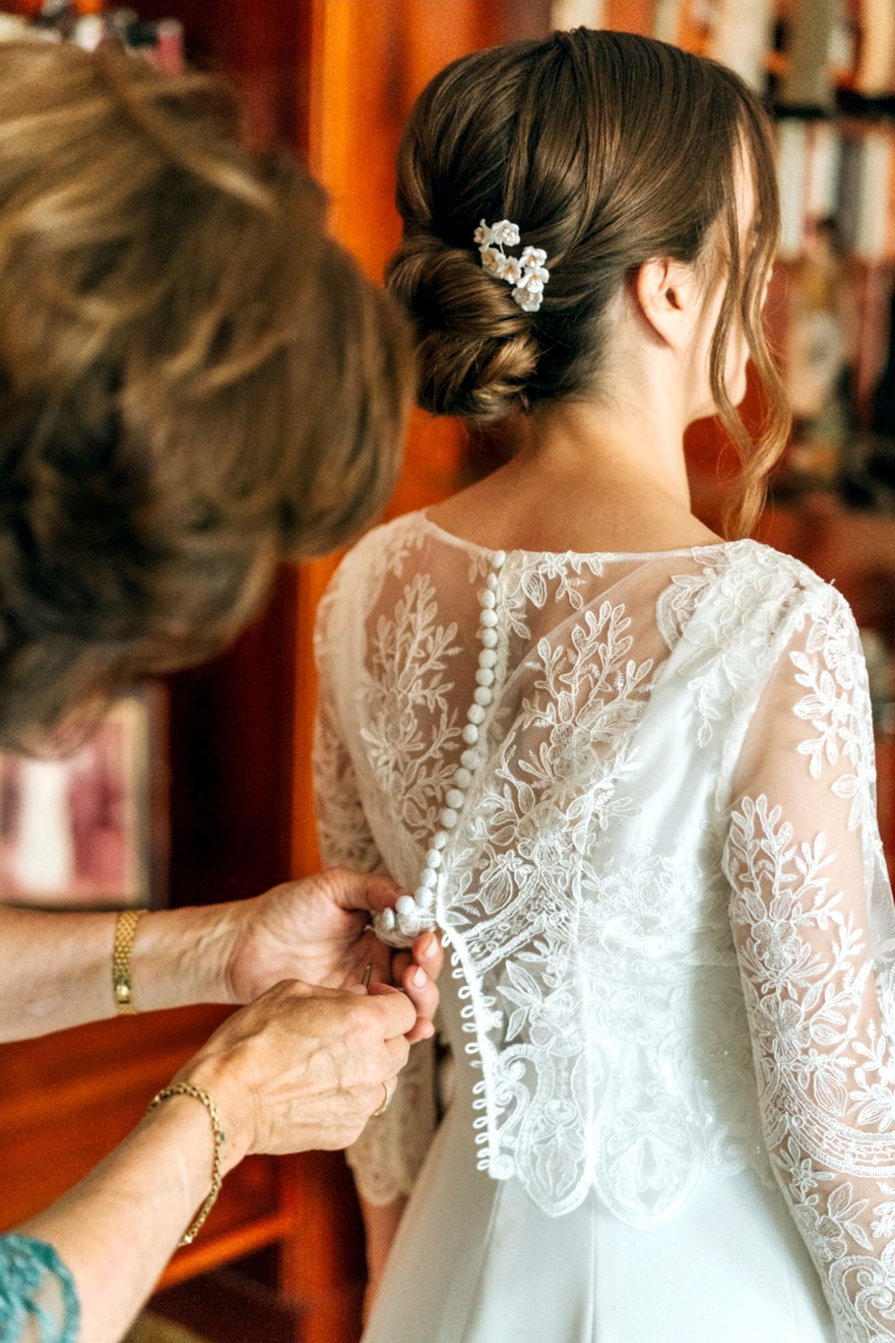Novia con un vestido de Asun Landa Atelier