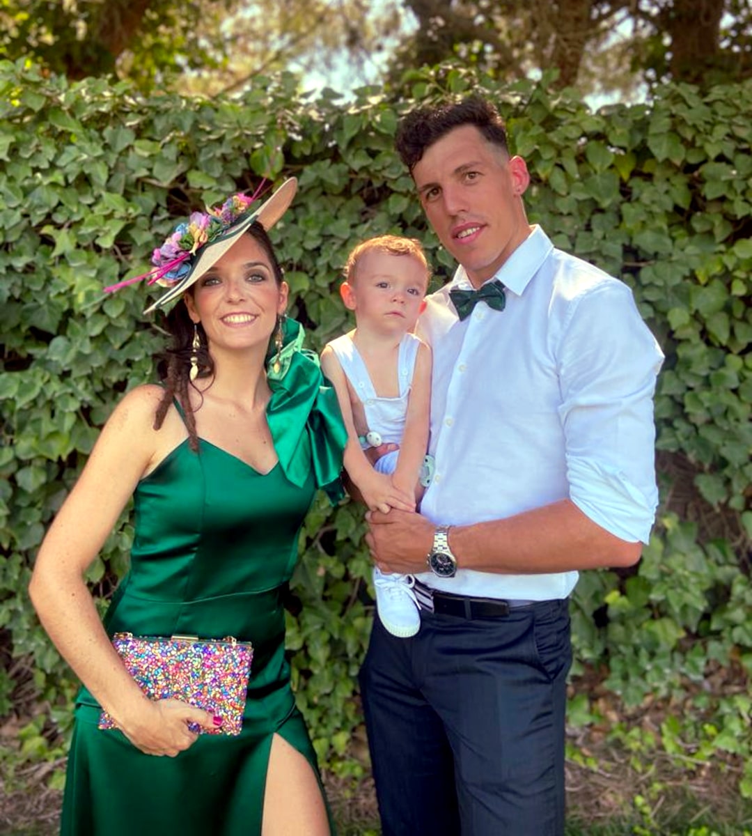 Invitada de boda con vestido de Asun Landa