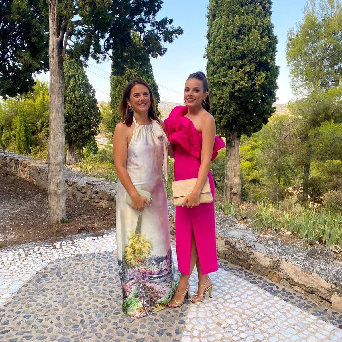 Invitadas de boda con vestidos de Asun Landa