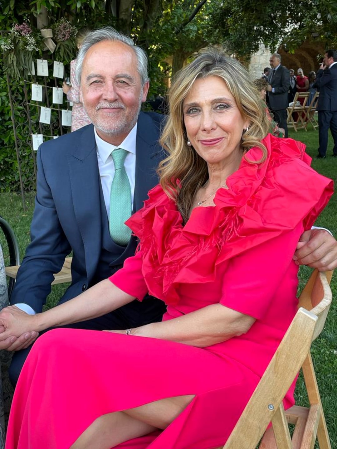 Madrina de boda con vestido de Asun Landa