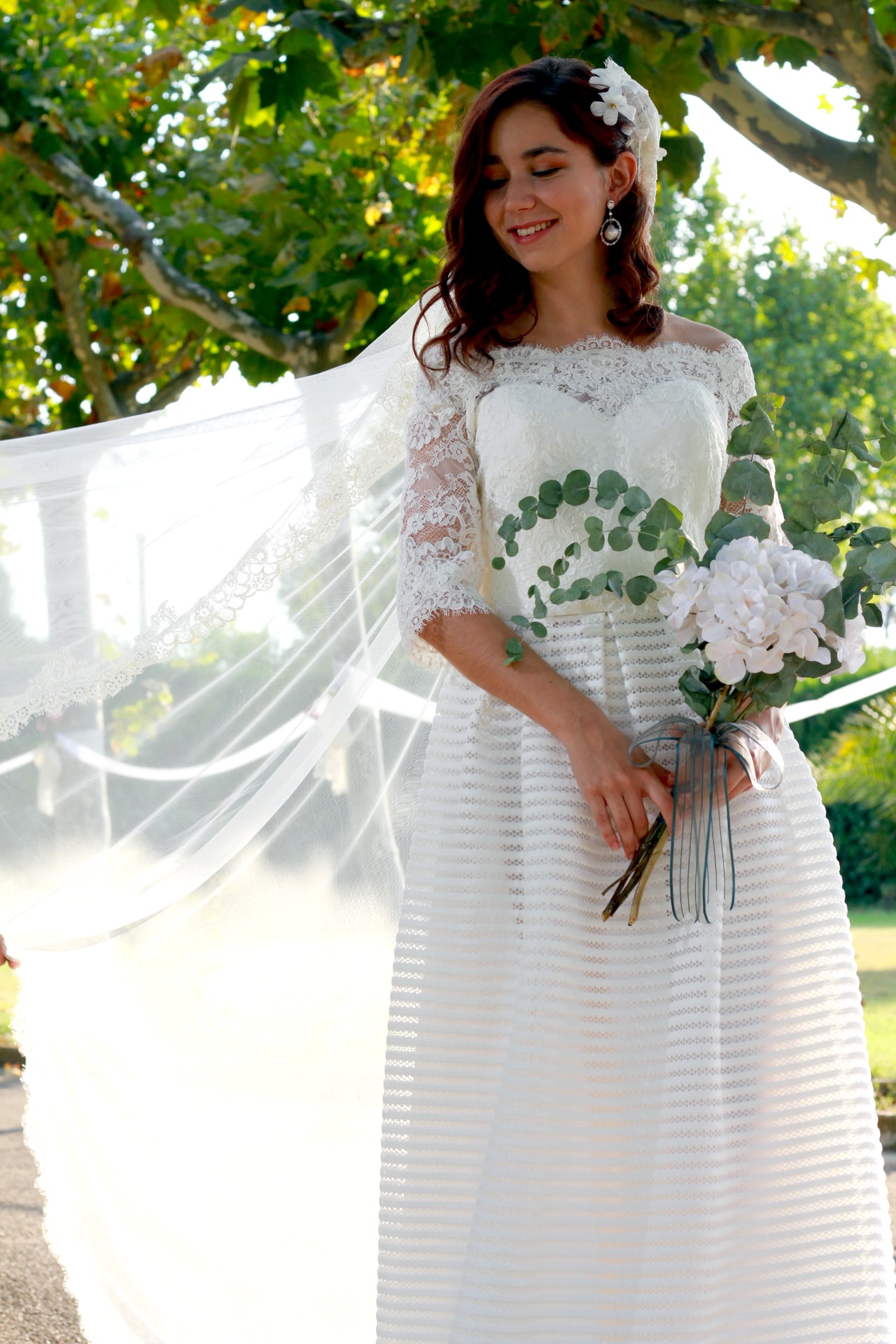 Novia con un vestido de Asun Landa Atelier
