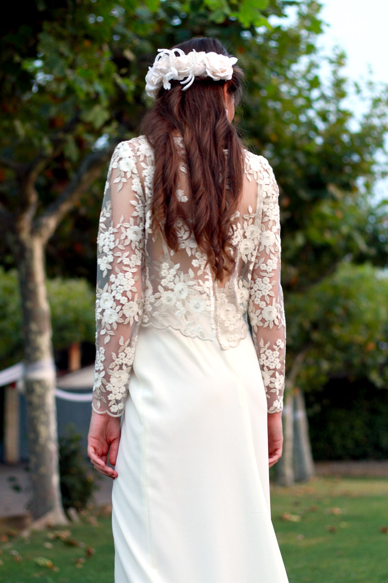 Novia con un vestido de Asun Landa Atelier