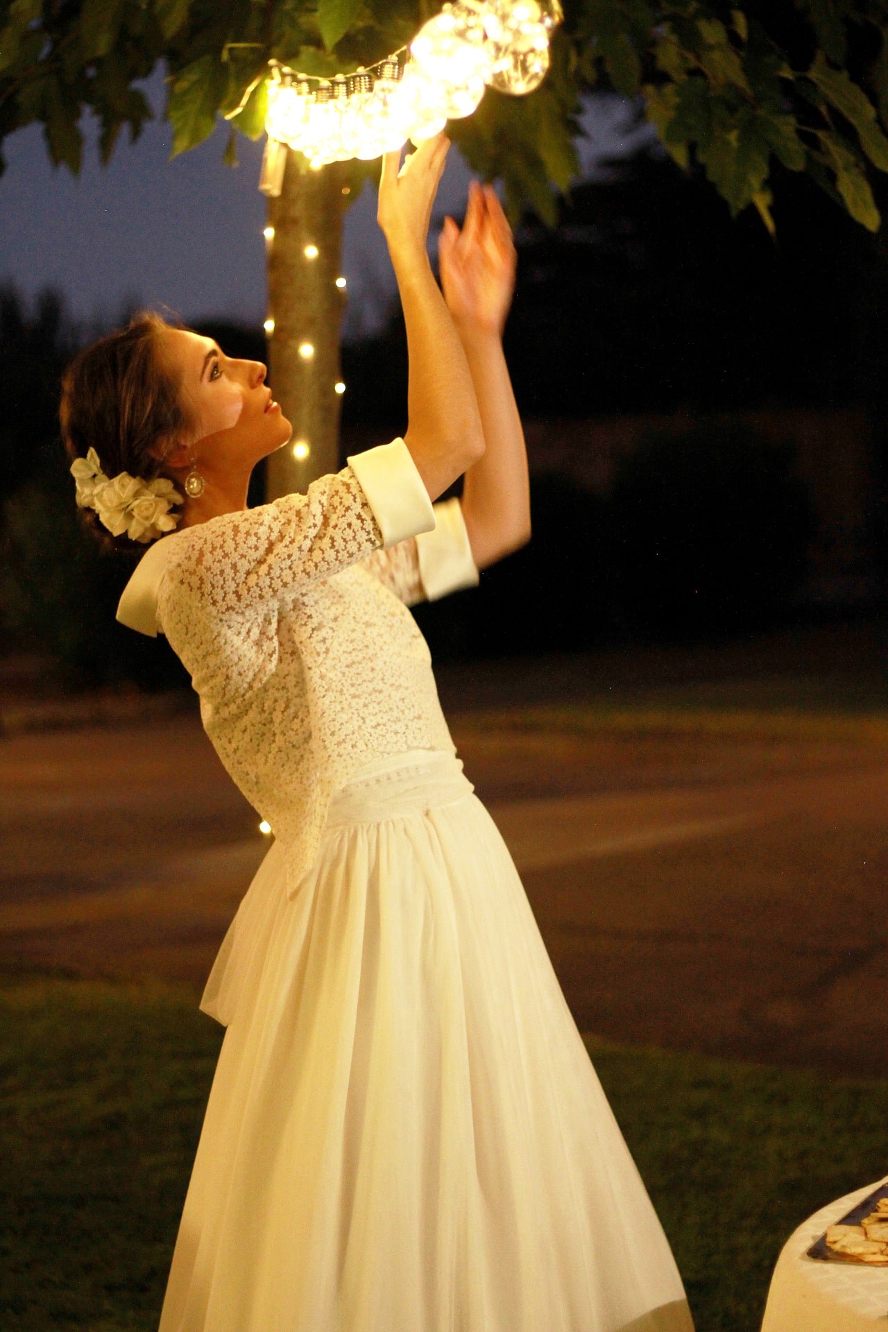 Novia con un vestido de Asun Landa Atelier