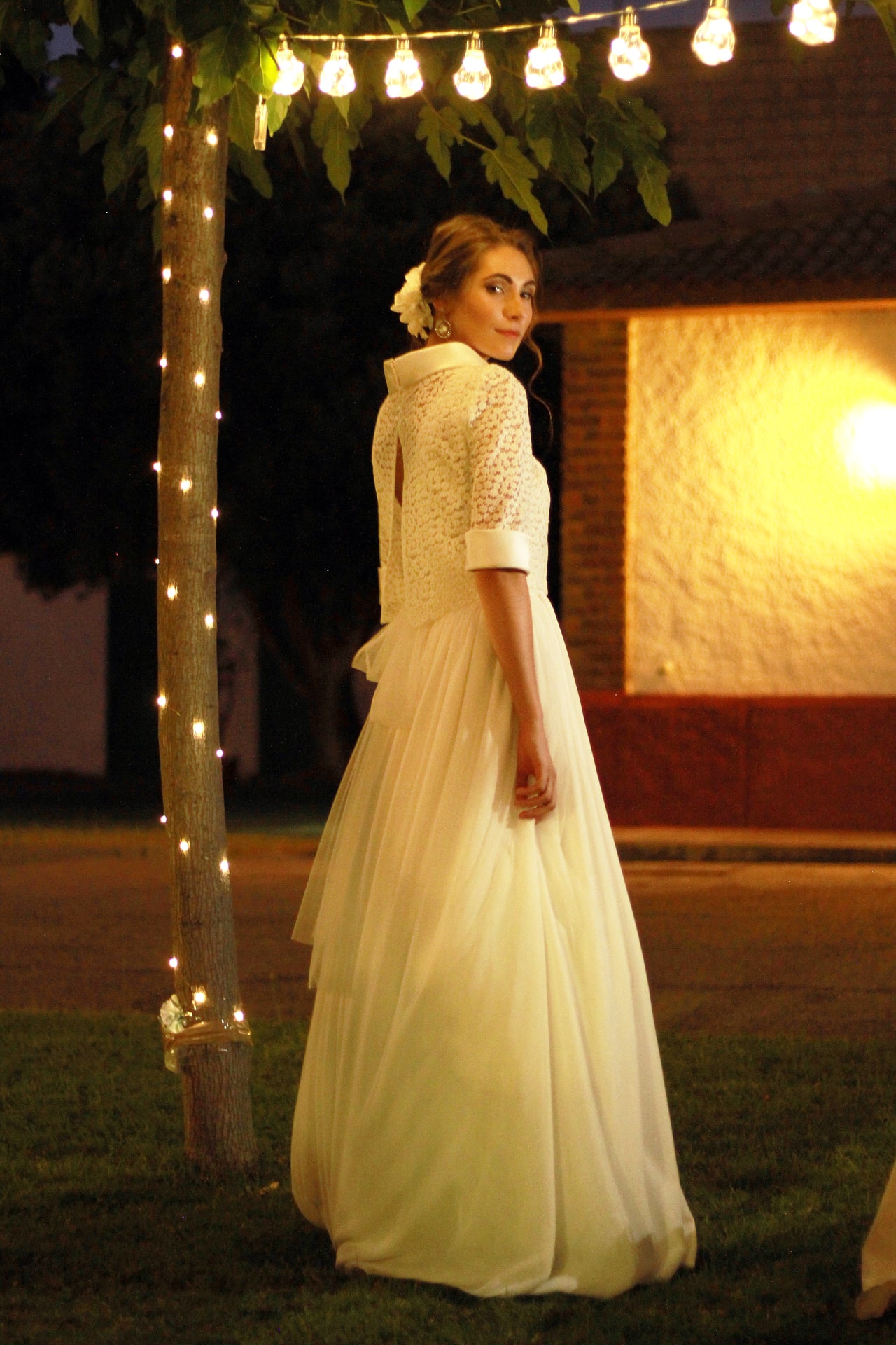 Novia con un vestido de Asun Landa Atelier