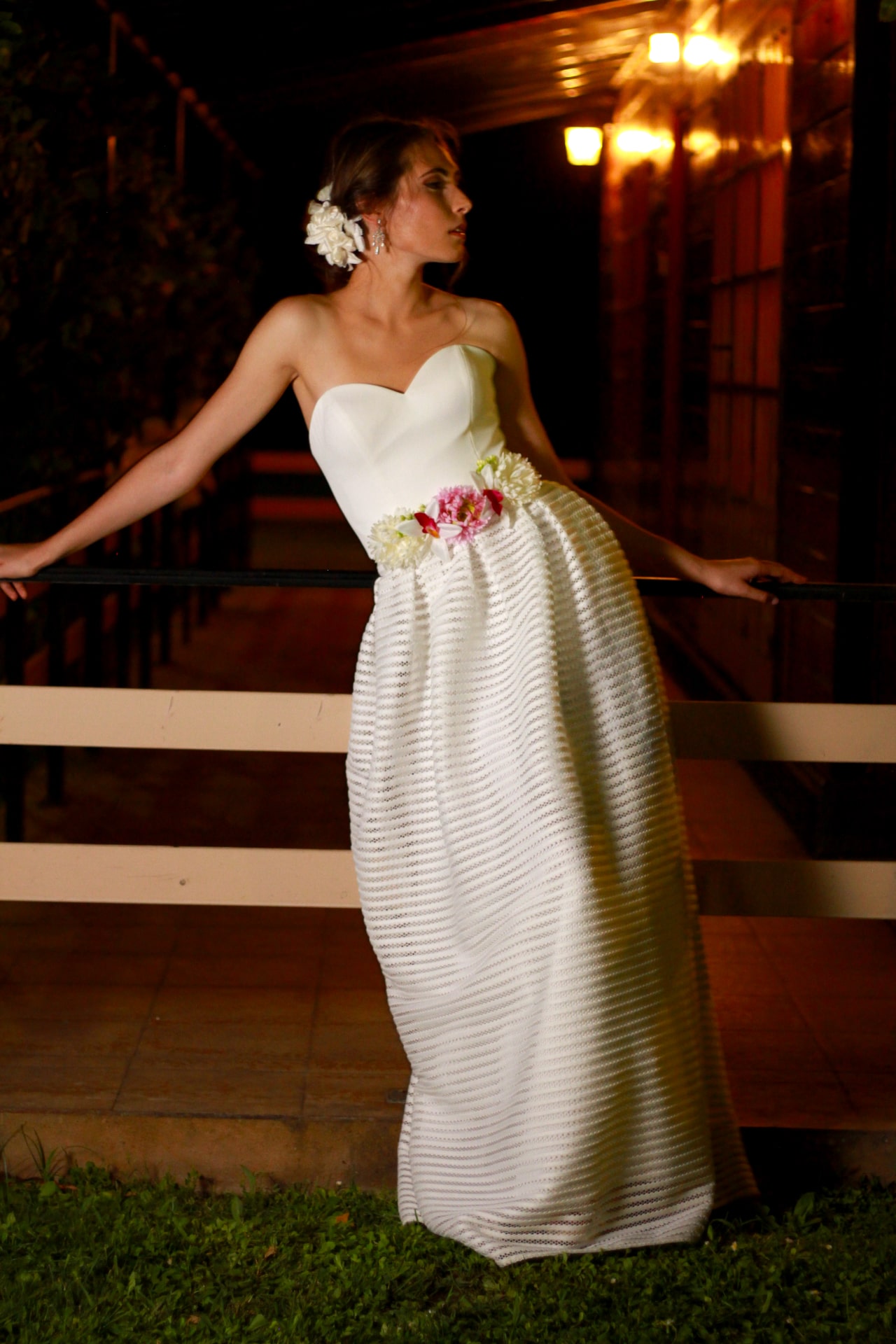 Novia con un vestido de Asun Landa Atelier