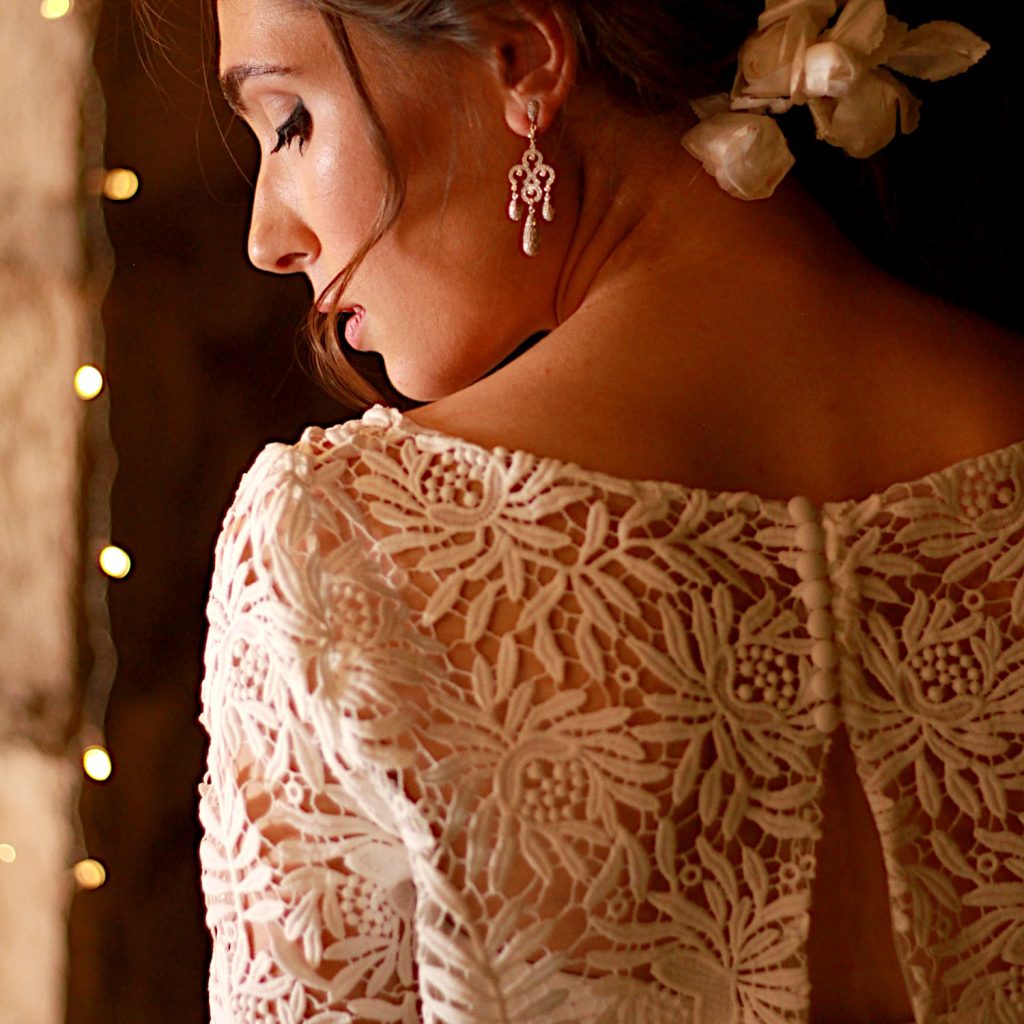 Novia con un vestido de Asun Landa Atelier